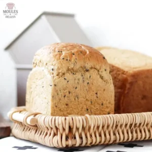 Moule à brioche compact, idéal pour des portions individuelles savoureuses