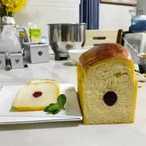 Moule à brioche avec insert pour des formes variées