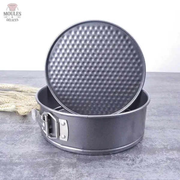 Moule à Manqué rond de 24 cm en acier