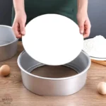 Moule à manqué en métal pour cuisson uniforme et pratique