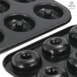 Outil de pâtisserie pour préparer des mini savarins