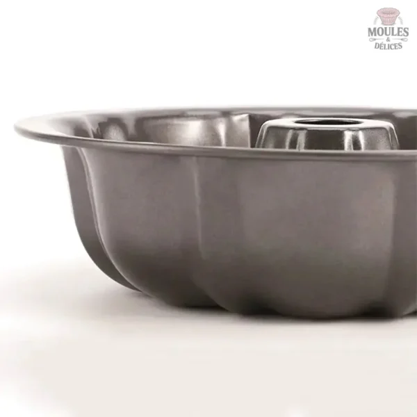 Moule à Savarin, outil essentiel pour pâtisseries maison
